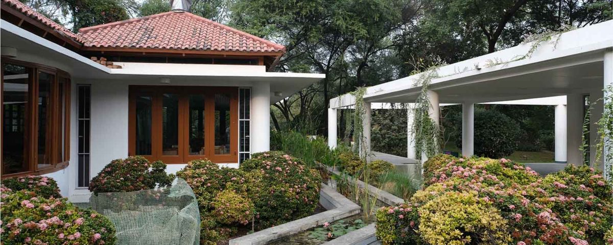 Photo de The Serenity Trust Library & Botanical Garden à Ahmedabad de l'architecte Bernard Kohn