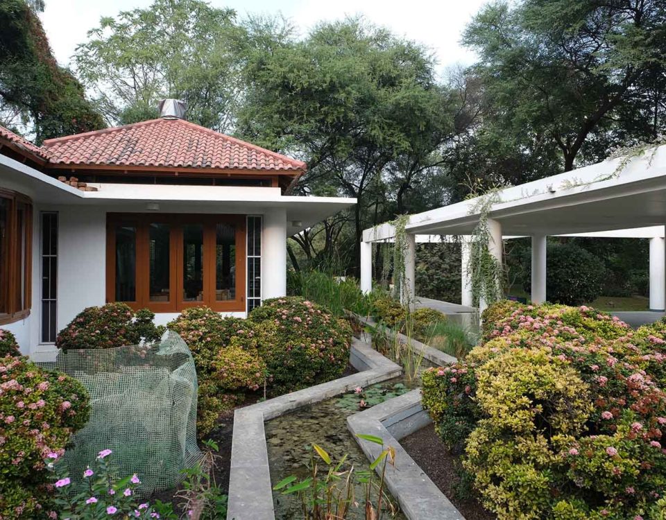 Photo de The Serenity Trust Library & Botanical Garden à Ahmedabad de l'architecte Bernard Kohn